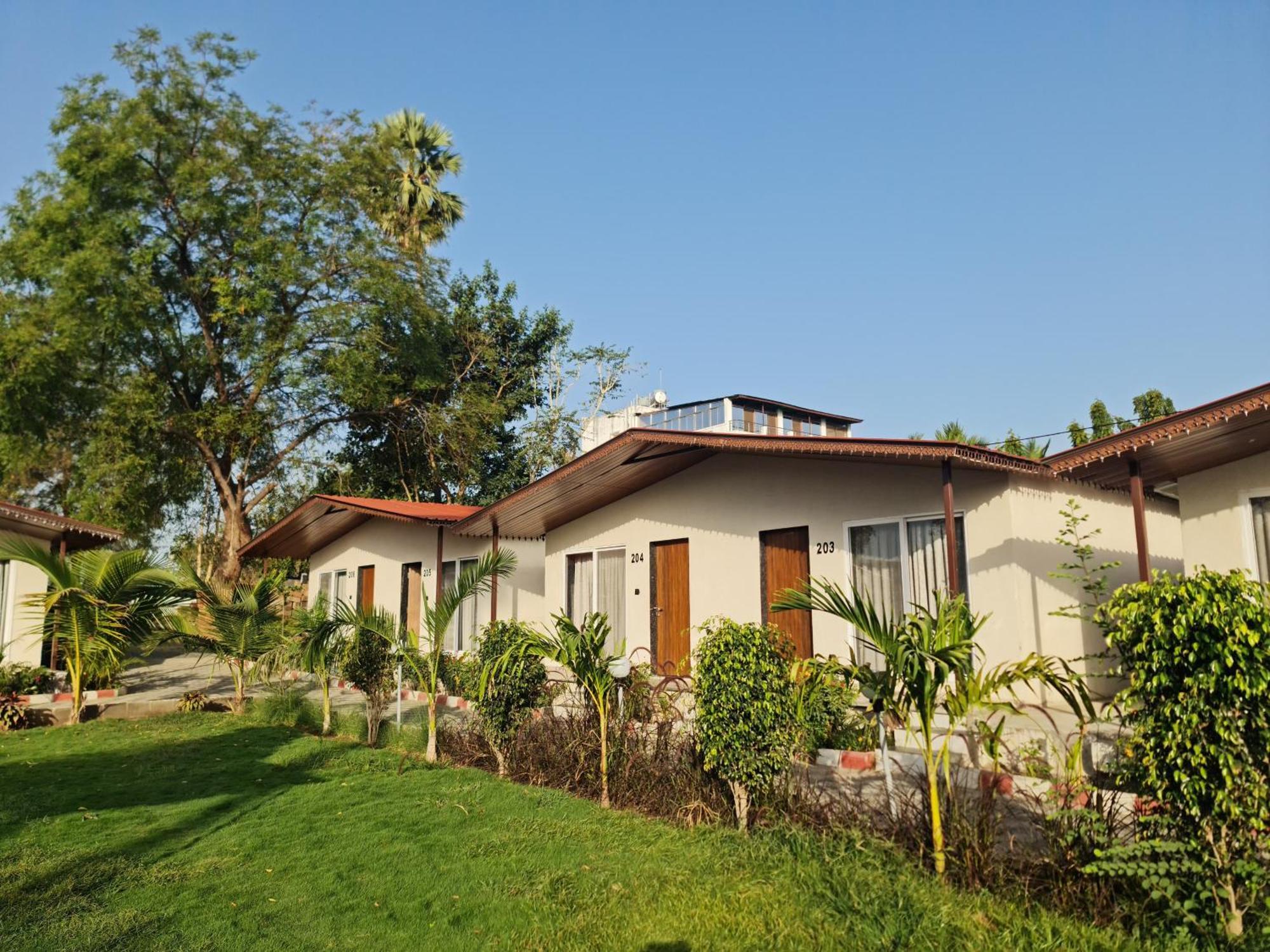 Riverview Tent Resort Kevadia Екстер'єр фото