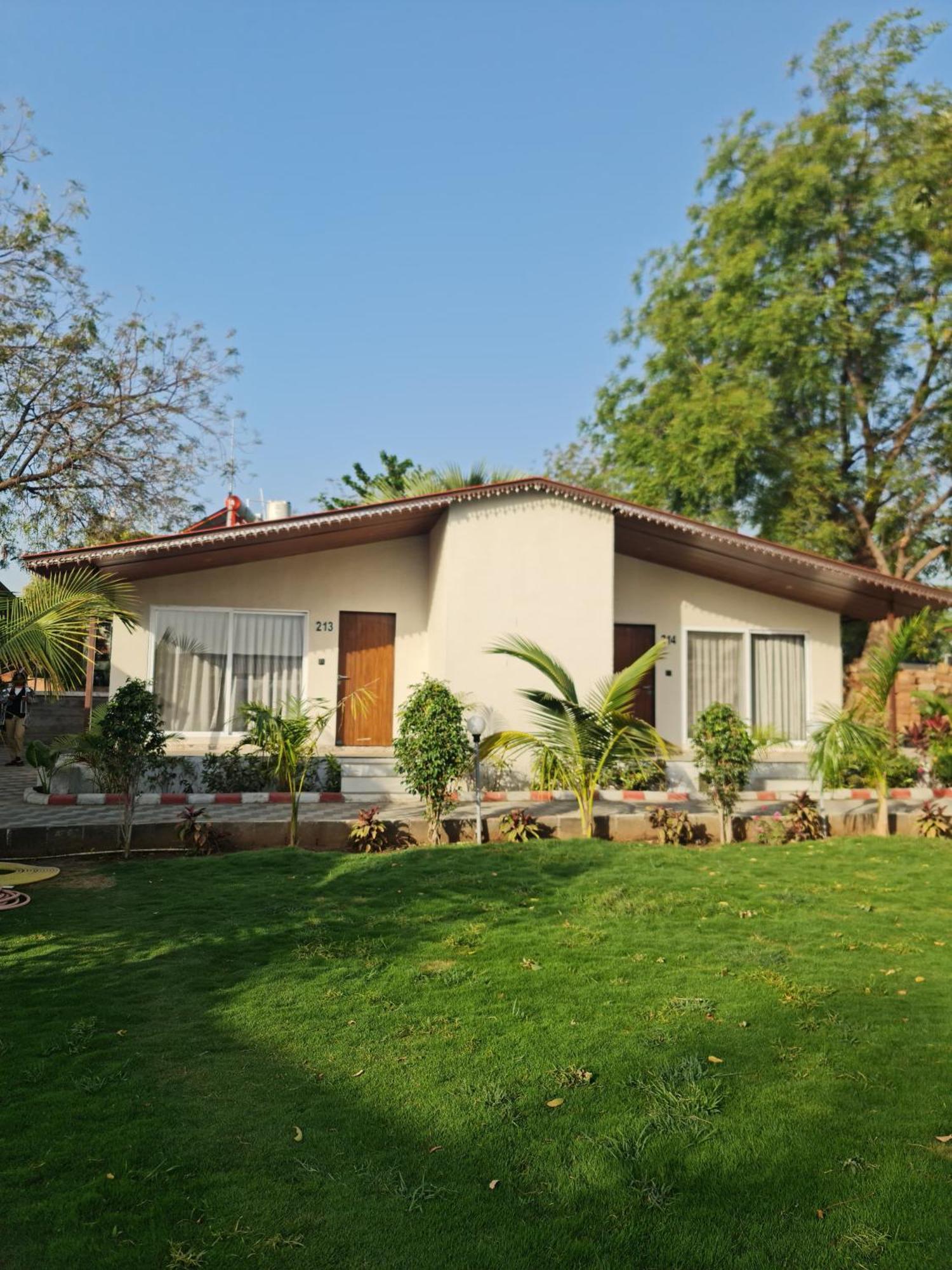 Riverview Tent Resort Kevadia Екстер'єр фото