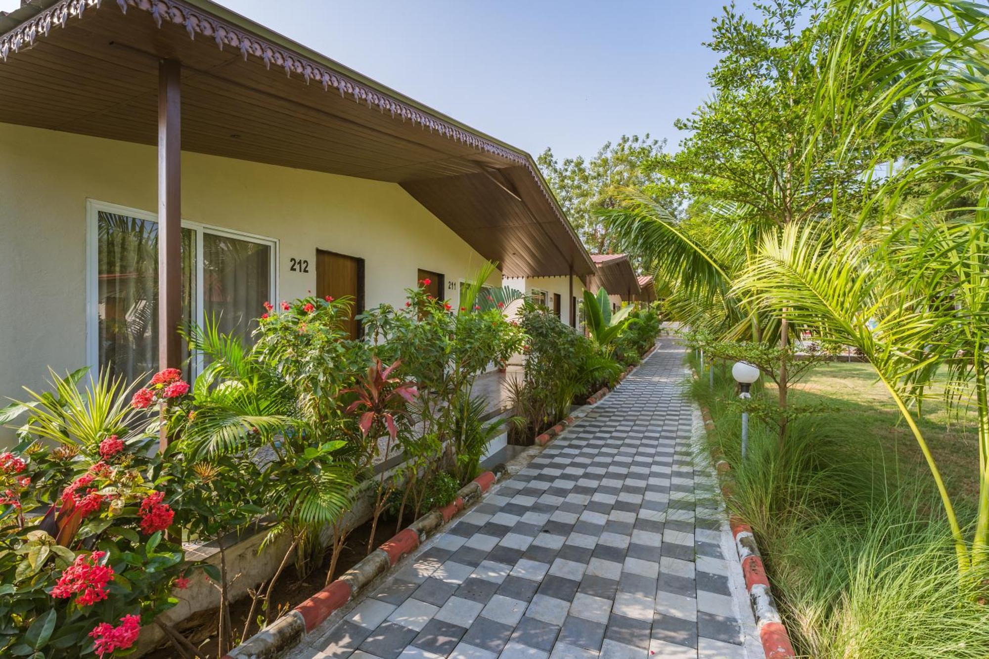 Riverview Tent Resort Kevadia Екстер'єр фото