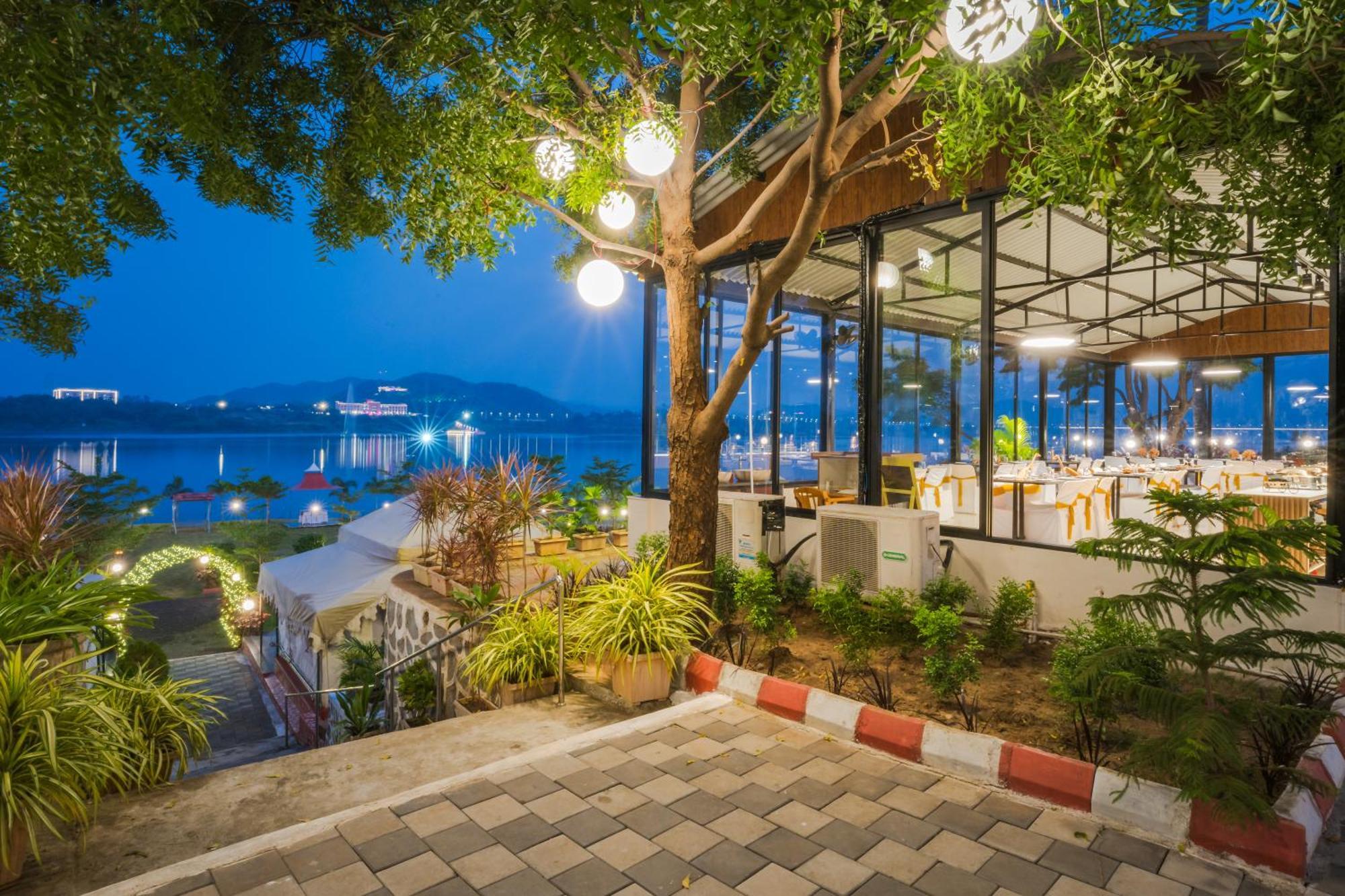 Riverview Tent Resort Kevadia Екстер'єр фото