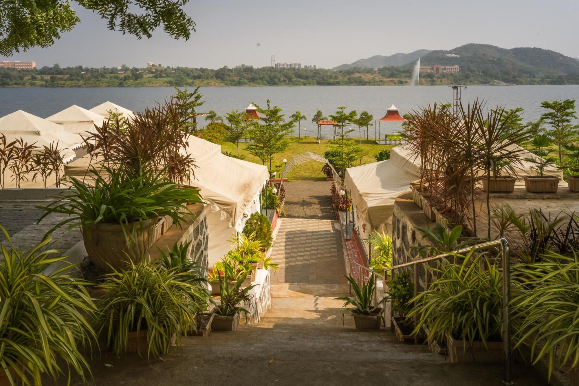 Riverview Tent Resort Kevadia Екстер'єр фото