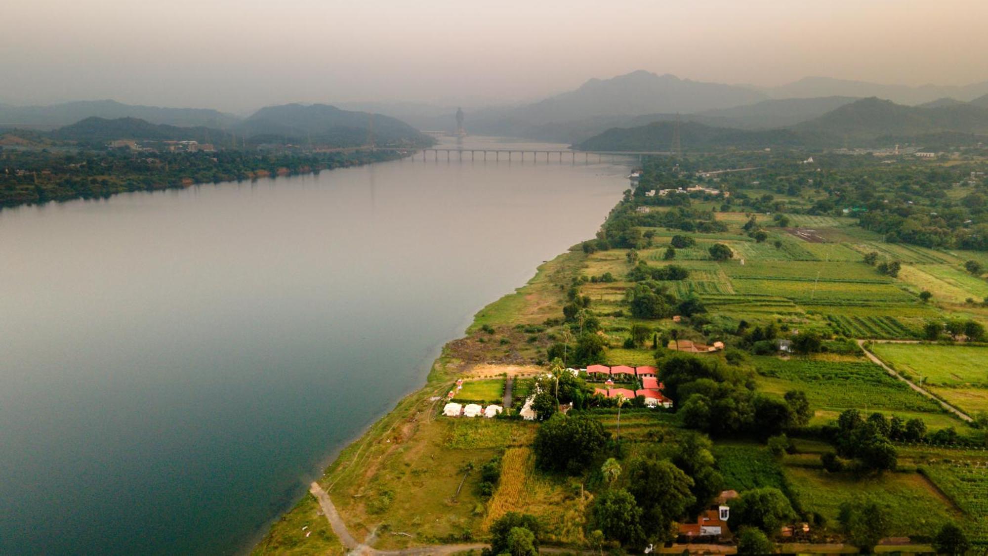 Riverview Tent Resort Kevadia Екстер'єр фото