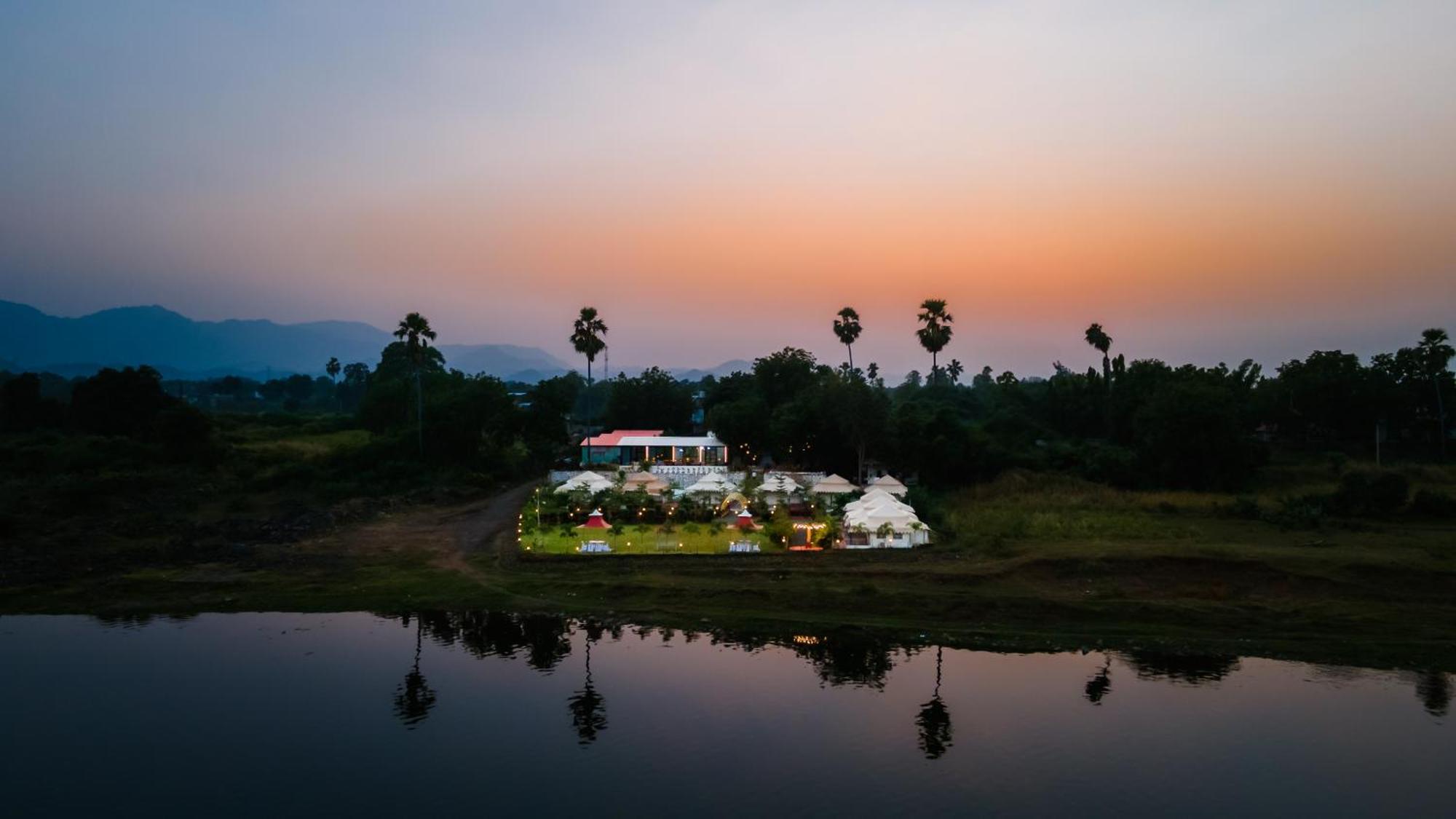 Riverview Tent Resort Kevadia Екстер'єр фото