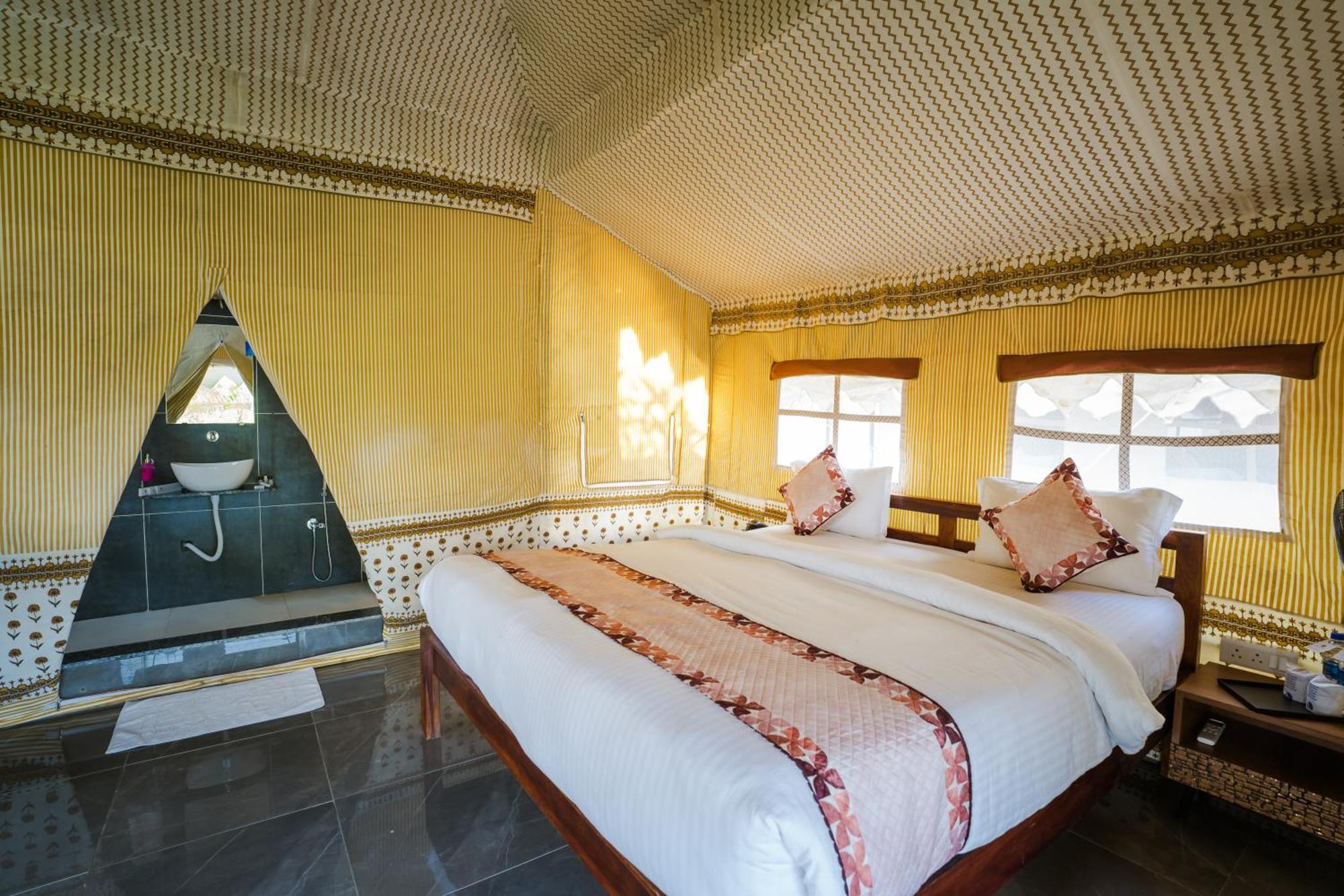 Riverview Tent Resort Kevadia Екстер'єр фото